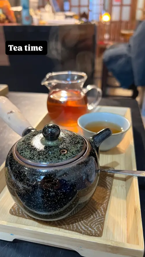 ▲霍諾德來台準備攀岩101，太太Sanni愛相隨，兩人還抽空去大稻埕飲茶，體驗台灣文化。（圖／翻攝自Sanni IG@sannimccandless）