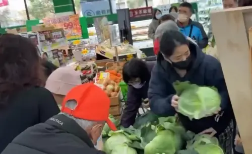 10元高麗菜來了！全聯最強對手限2天骨折促銷　婆媽瘋搶畫面曝光
