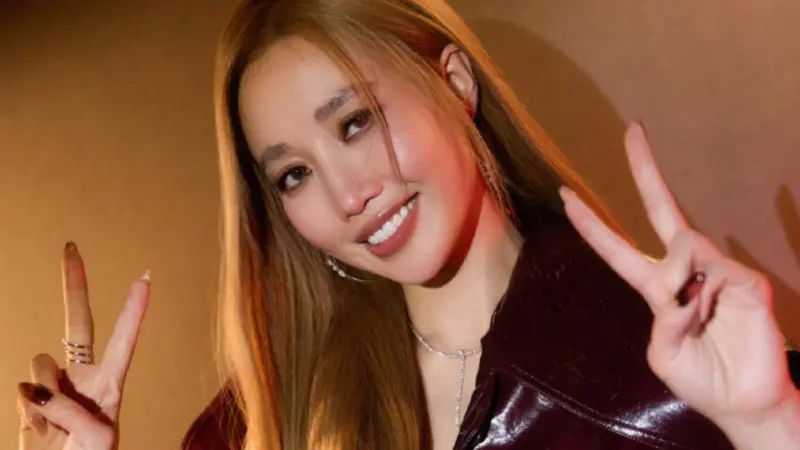 ▲A-Lin（如圖）在節目上模仿張惠妹開嗓，模樣相當逗趣。（圖／天生歌姬 A-Lin微博）