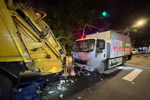 ▲桃園龜山23日晚間發生回收車追撞垃圾車事故，造成1死6傷。其中，83歲老婦人骨盆破裂仍在加護病房，恐需多次手術，其餘傷者治療後已陸續出院。（圖／翻攝畫面）