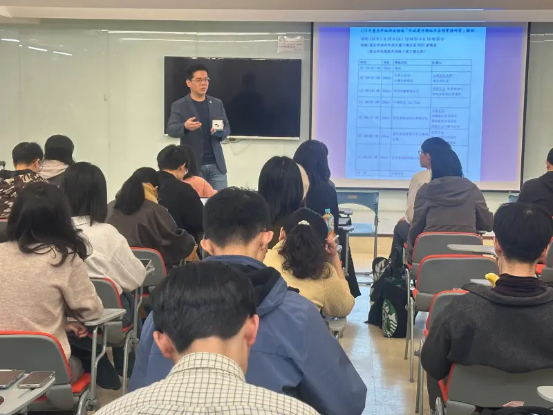 ▲北市政府法務局寒假研習實務體驗，法務局長連堂凱於講座開場致詞。（圖／北市法務局提供）