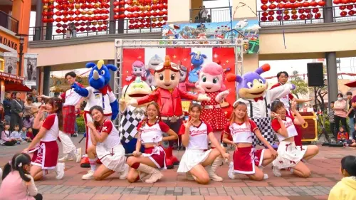 ▲「鈴鹿賽道樂園」推出第二屆「酷奇拉家族紅白大賞」新春限定演出。（圖／SKM Park Outlets提供）