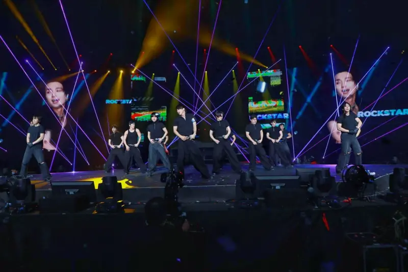 ▲SUPER JUNIOR（SJ）高雄熱鬧演唱會，不只勁歌熱舞、話家常，台上台下還「YA」成一片，超台超可愛。（圖／讀者提供）