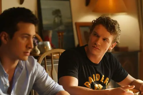 ▲主角兩人在《烈愛對決》第一季最後一集有了進展。（圖／HBO Max）