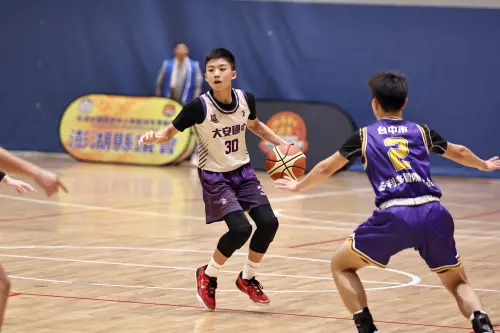 ▲台北大安國中30號李崇瑋獲教練賞賜，從板凳出發繳出好表現。（圖／澎湖縣政府提供）