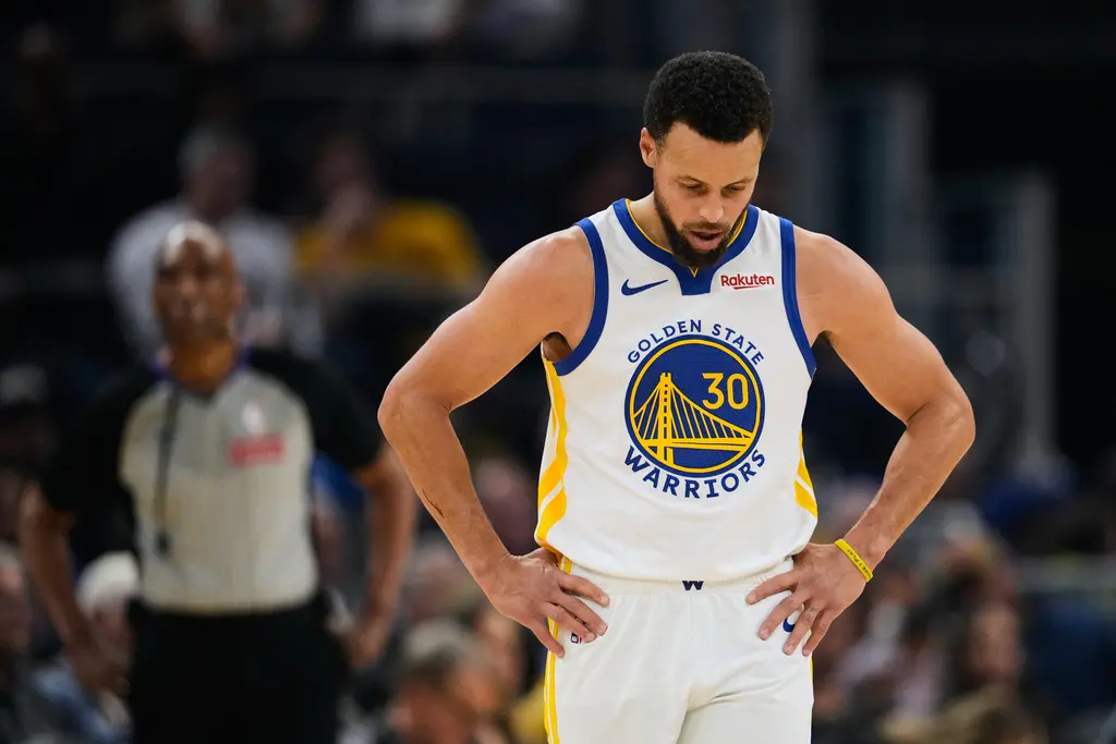 ▲因明尼亞波里斯州明尼蘇達市當地再度發生第2起聯邦移民執法局人員ICE開槍致死案件，當地社區陷入動盪與衝突，預計今（25）日於明尼蘇達灰狼主場標靶中心（Target Center），舉行的灰狼、勇士之戰被迫延賽至明日26日同時間開打。（圖／美聯社／達志影像）