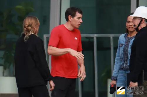 霍諾德現身台北101全場歡呼！圍觀人潮擠爆　粉絲連2天早起卡位
