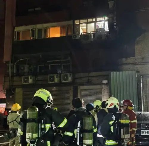 北市住商大樓火警！補習班廚房起火　急疏散53人、2歲女童嗆傷
