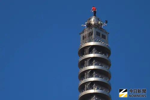 霍諾德攻頂101！他讚賈永婕行銷天才　扣0.01分：玻璃沒擦乾淨
