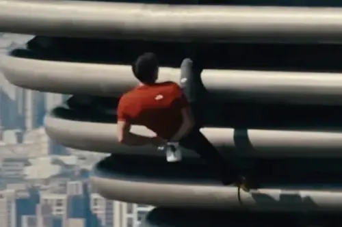 霍諾德登頂台北101！高空秀「倒掛放雙手」　攀岩教練現場看到哭
