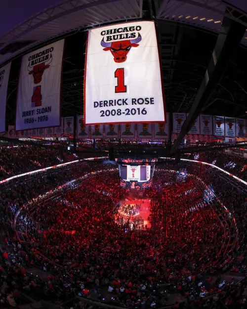 ▲芝加哥公牛退休羅斯（Derrick Rose）的「1號」球衣。（圖／取自芝加哥公牛X）
