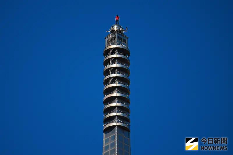 ▲霍諾德（Alex Honnold）Free Solo赤手獨攀台北101，耗時91分鐘完成。（圖／記者葉政勳攝，2026.01.25）