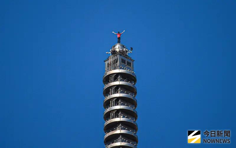 ▲霍諾德（Alex Honnold）Free Solo赤手獨攀台北101，耗時91分鐘完成。（圖／記者葉政勳攝，2026.01.25）