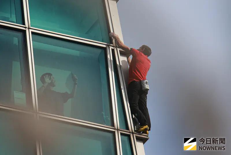 ▲霍諾德（Alex Honnold）今（25）日free solo攻頂台北101，AIT發文道賀。（圖／記者葉政勳攝，2026.01.25）