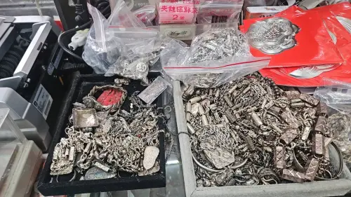 ▲白銀價格飆漲，出現許多民眾跟著買進。（示意圖／銀樓老闆提供）