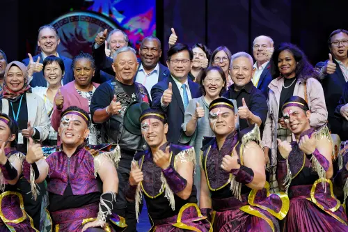 陣頭變國家劇院主角！林佳龍賀九天30週年：台灣最鮮明名片
