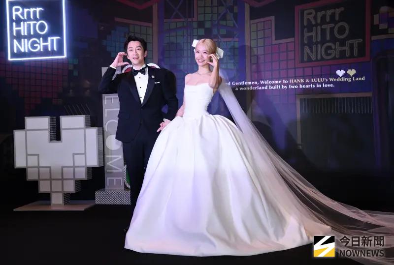 ▲陳漢典（左）在交換誓詞環節哽咽說：「妳就是我想生活一輩子的人，謝謝妳讓我生命變得更完整。」讓Lulu（右）當場爆哭。（圖／記者林柏年攝影）