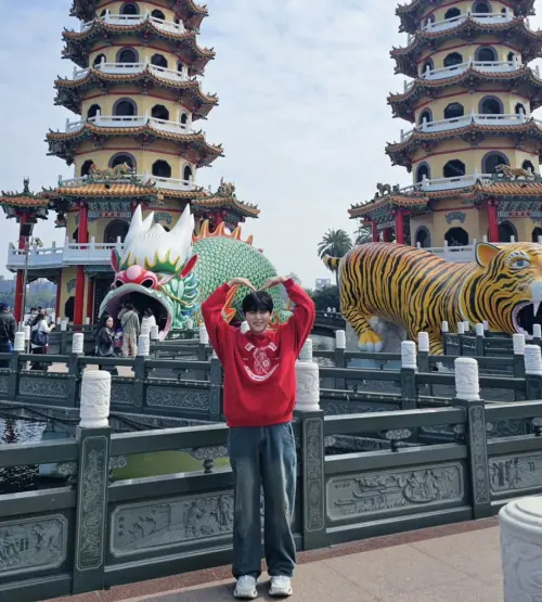 ▲厲旭高雄觀光照曝光。（圖／IG@ryeo9ook）