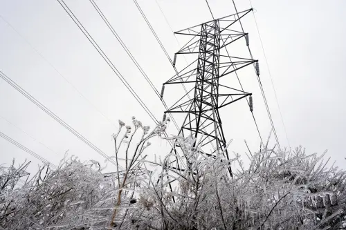 影／冬季風暴襲捲華府及17州！釀百萬戶停電、1.7萬航班取消
