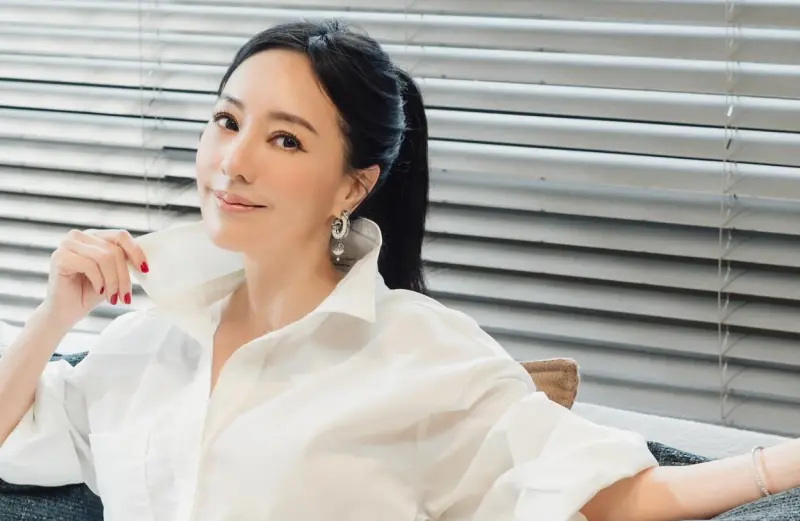 ▲關穎（如圖）說自己逛精品店曾被甩臉色，陶晶瑩也分享自己某次跟貴婦好友去逛精品時，竟被要求走側門入內，櫃姐態度還很差，讓她忍不住在心中怒吼「要不要我打你」。（圖／關穎 Terri Kwan臉書）