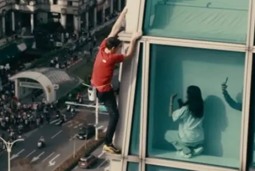 霍諾德爬101被台灣人干擾？她蹲窗邊拍照挨罵　現身道歉吐真相
