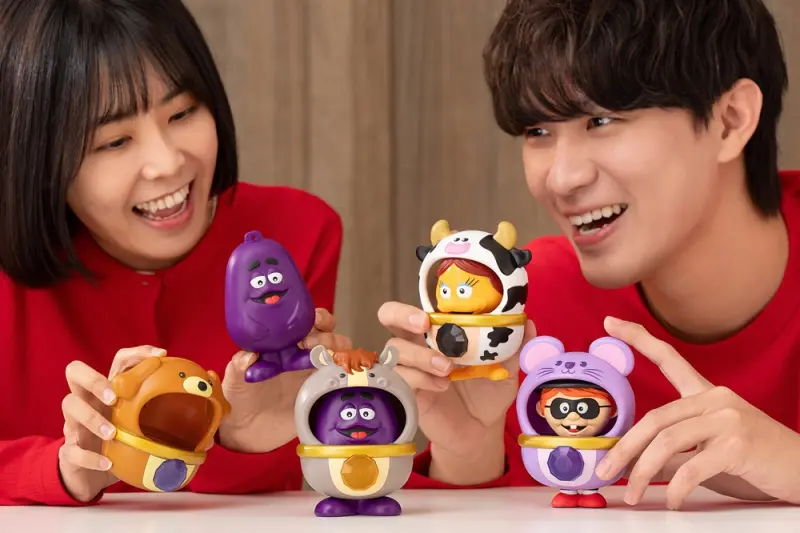 ▲麥當勞全新周邊「好朋友新春變裝秀」12生肖公仔亮相，一次看完開賣規則、隱藏版買法。（圖／麥當勞mcdonalds.com）