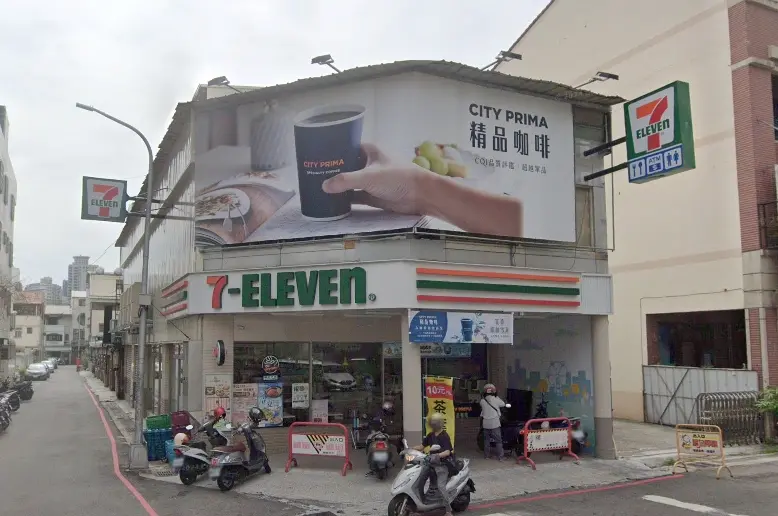 ▲7-11公布最新一期發票中獎清冊名單，台中市南屯區「精福門市」有民眾消費23元幸運中獎1000萬元。（圖為精福門市/Google街景）