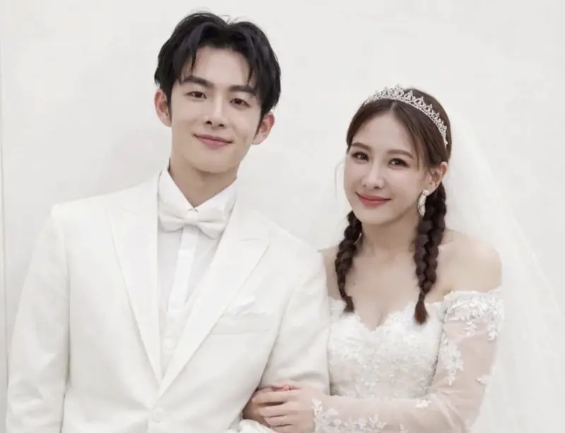 ▲阿Ken出局？安心亞（右）甜勾《陽光女子合唱團》扮演帥律師的蕭子墨（左），導演林孝謙現場證婚，求網友幫忙p他們的結婚照，果然迅速產出西式的婚紗照，看來頗為登對。（圖／摘自 threads  @hsiaozimo0105)