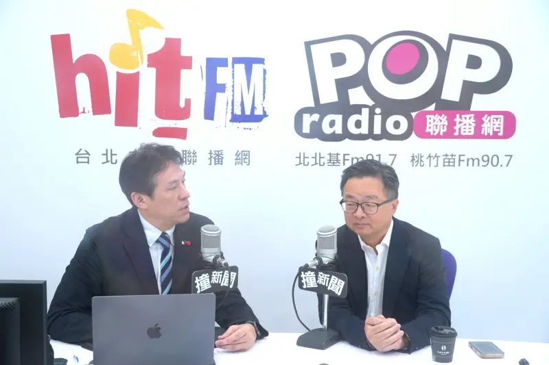 ▲媒體人黃暐瀚今（26）日專訪海基會副董事長羅文嘉。（圖／POP Radio提供）