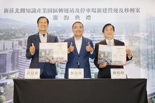 ▲交通局長鍾鳴時（右）表示，轉運站周邊道路會規劃大客車進離場路線，並將周邊道路拓寬。（圖／宏匯集團提供）