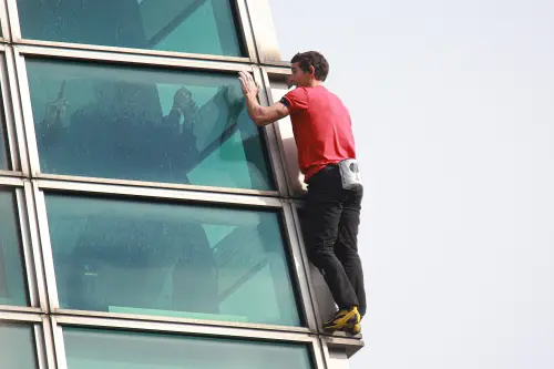 Climber Alex Honnold free solo climbs Taipei 101. (Yeah Cheng-hsun, TCN)