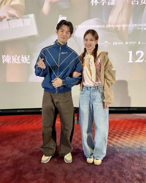 ▲安心亞（右）為《陽光女子合唱團》兩天跑了21場映後活動，還與片中有感情曖昧的蕭子墨再度同台。（圖／壹壹喜喜提供）