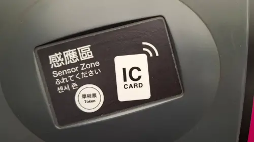 ▲台北捷運在新閘門的感應區加入日文、韓文標示，翻譯都經過專業翻譯老師、同業指導。（圖／台北捷運Metro Taipei）