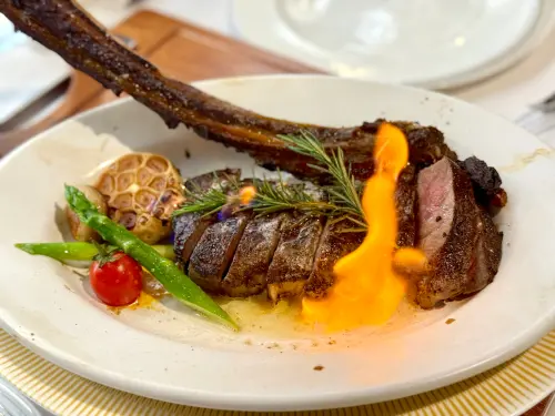 王品牛排「帶骨牛排」火焰新菜！情人節、壽星生日優惠儀式感升級
