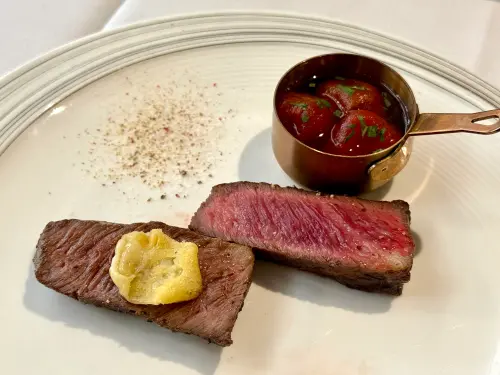 ▲推薦搭配燒融起司好好吃。（圖／記者蕭涵云攝）