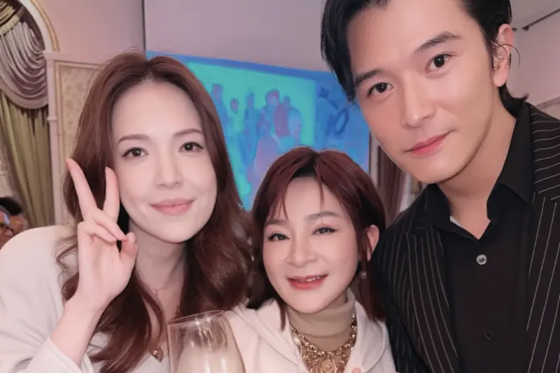 ▲許瑋甯（左）、邱澤（右）在陳漢典Lulu婚禮上同框，兩人穿搭成為焦點之一。（圖／王彩樺-台灣濱崎步 臉書）