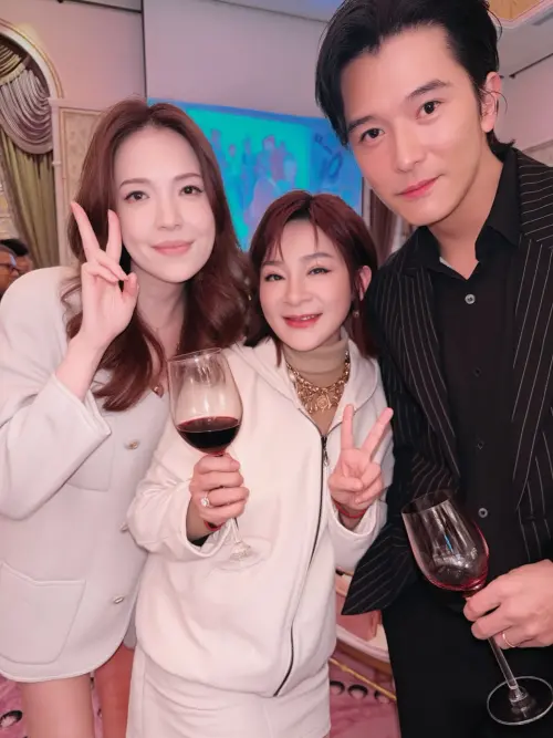 ▲許瑋甯參加婚禮穿超辣。（圖／王彩樺-台灣濱崎步 臉書）