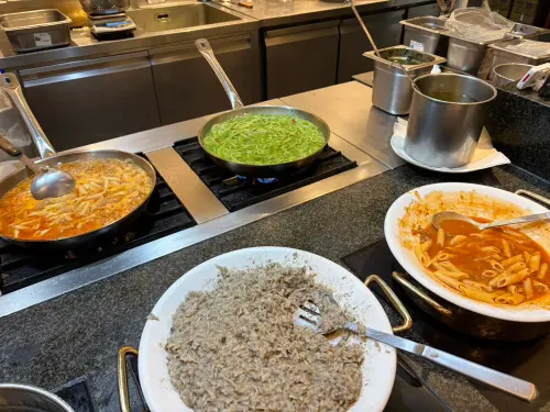 ▲果然匯主食選擇也蠻多，松露燉飯真的好好吃，同行友人也都超推薦。（圖/記者張嘉哲攝）