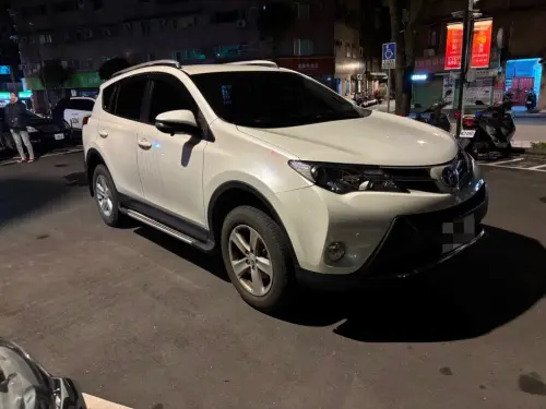 ▲ 25歲替代役男搭多元計程車返家途中，疑與司機口角遭趕下車，倒臥台64線車道，接連遭4輛車輾過身亡。（圖／翻攝畫面）