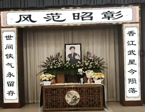 ▲梁小龍靈堂現場，不少影迷悼念。（圖／摘自小紅書）