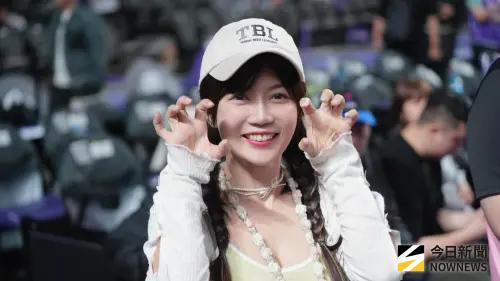 ▲第一代小龍女星岑發表感謝文，坦言因年齡現實選擇告別舞台，6年情感潰堤，她以完整句點下台一鞠躬，未來將轉換身分續挺棒球，熱情不滅。（圖／記者張一笙攝）