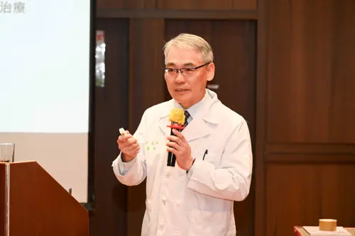 ▲台大醫院耳鼻喉部醫師王成平指出，台大醫院鼻咽癌治療後年齡調整5年存活率達78%。（圖／台大醫院提供）