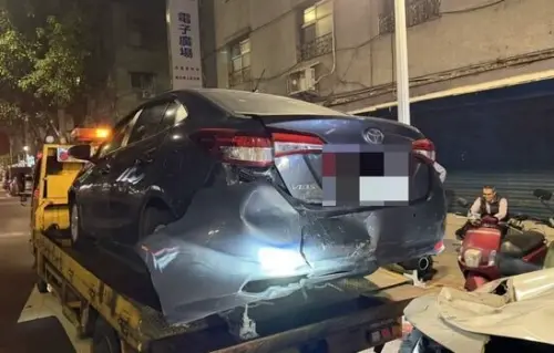 北市民權大橋追撞意外！女駕駛疑未注意車況　接連撞4車胸悶送醫
