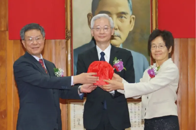 ▲ 台灣高等法院院長高金枝（右）涉職場霸凌女法官以及行政資源使用爭議未釐清，卻仍獲總統府特任司法院秘書長，引發外界質疑與討論。（圖／翻攝司法院官網）