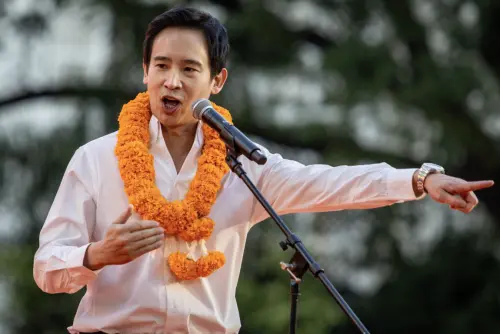 ▲皮塔在本次大選中，積極為人民黨站台造勢，期望能將戰友納塔蓬送進總理府，無奈最後希望落空。（圖／翻攝自The Momentum）