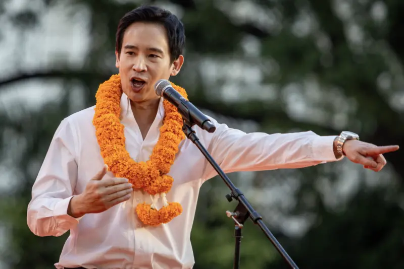 ▲皮塔重返昔日勝選聖地山燕米特城為人民黨造勢，誓言要奪回屬於人民的勝利，送戰友納塔彭進入總理府。（圖／翻攝自The Momentum）