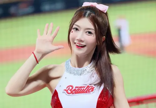 味全龍小龍女一次送走5人！39歲初代成員星岑淚嘆：讓位給年輕人
