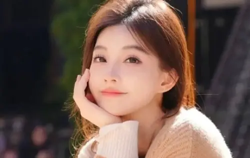 馮提莫罹甲狀腺癌近況曝光！曬手術割脖疤痕　樂觀喊：老天賜予我
