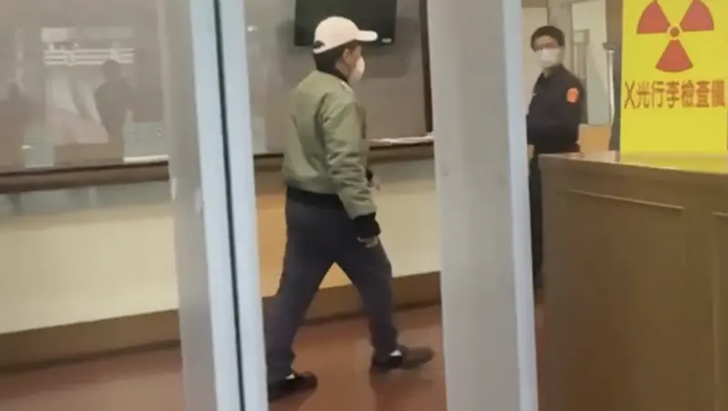 ▲黃子佼涉肇逃首開庭，「不認罪」5分鐘結束庭訊。（圖／翻攝畫面）