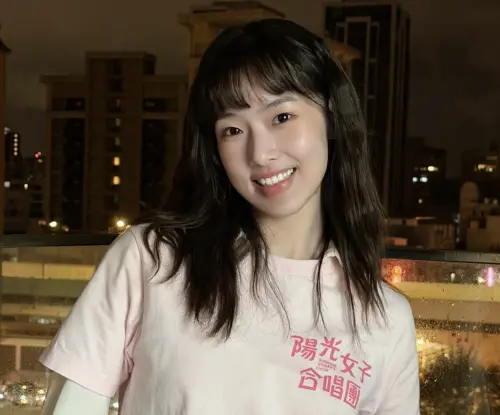 《陽光女子合唱團》最強新人何曼希是誰？粉絲大讚有她畫面就超美
